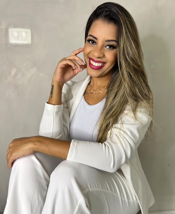 Profissional do Studio Butterfly em atendimento estético no Parque São Lucas
